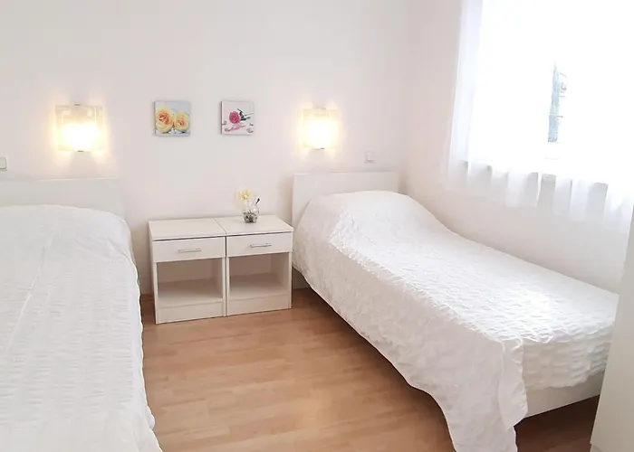 Helle In Mit Terrasse By Interhome * 塞尔瑟