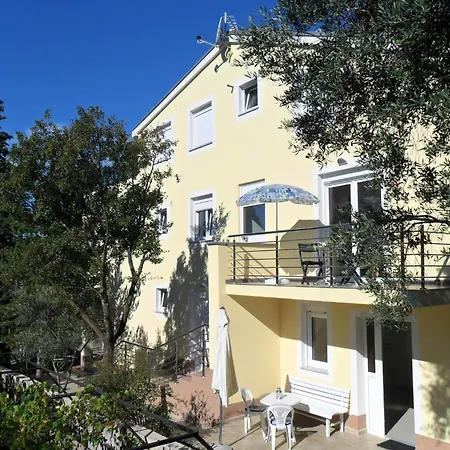 Helle In Mit Terrasse By Interhome Διαμέρισμα Selce