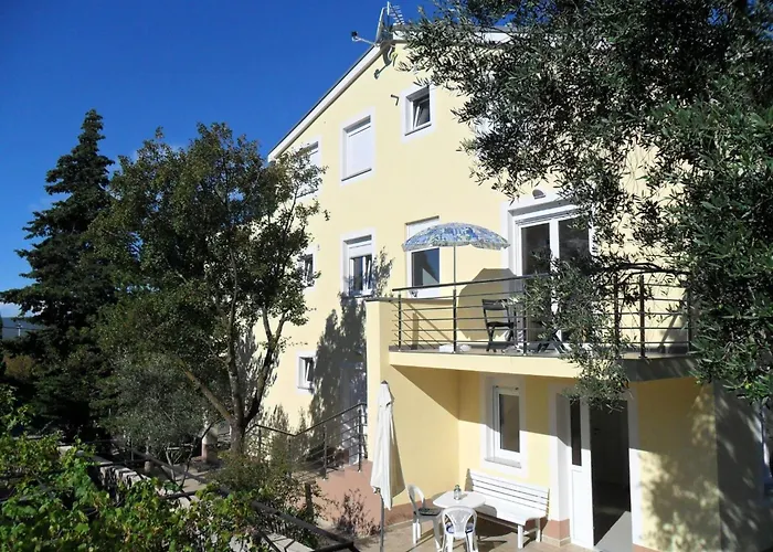 Helle In Mit Terrasse By Interhome Διαμέρισμα Selce